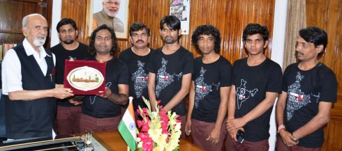 Governor meets Team members of film-India Road Trip