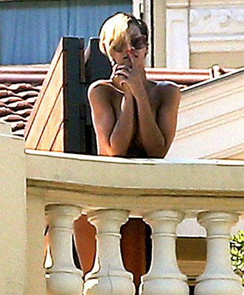 Rihanna turns nude again