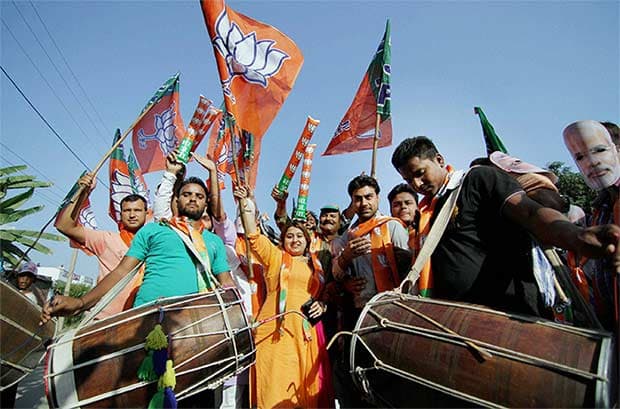 Modi govt nullifies Article 370:BJP celebrates,JMM holds 'Akrosh' rally