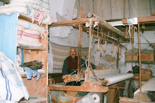GeM portal portrays 1.50 lakh handloom agencies/weavers and 26,644 artisans in India