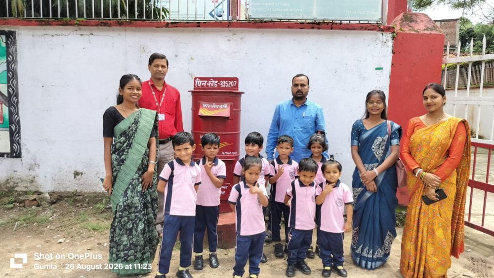Tiny-hands-wrote-the-letter-children-reached-the-Gumla-post-office.