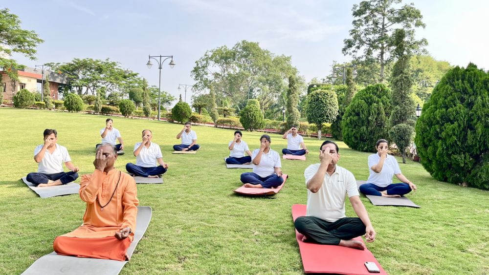 Conclusion-of-Yoga-and-Pranayama-classes-for-trainee-District-Judges-in-Ranchi