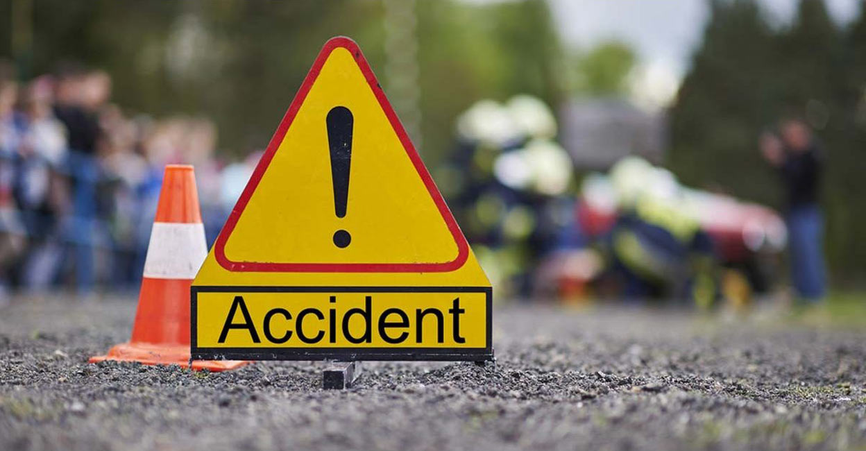 झारखंड के हज़ारीबाग़ में तीर्थयात्री बस एक ट्रक को पीछे से टक्कर मारा, एक तीर्थयात्री की मौत,कई लोग घायल 
