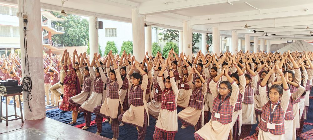 The-hormones-that-stimulate-the-brain-are-a-big-hindrance-to-concentration-the-sages-of-India-have-a-method-to-balance-it-through-yoga-Swami-Muktarath