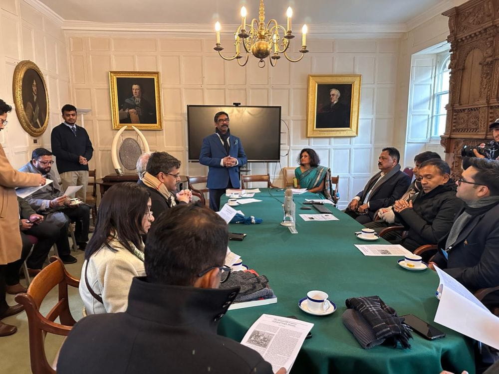 The-Chief-Minister-visited-All-Souls-College-at-Oxford-University