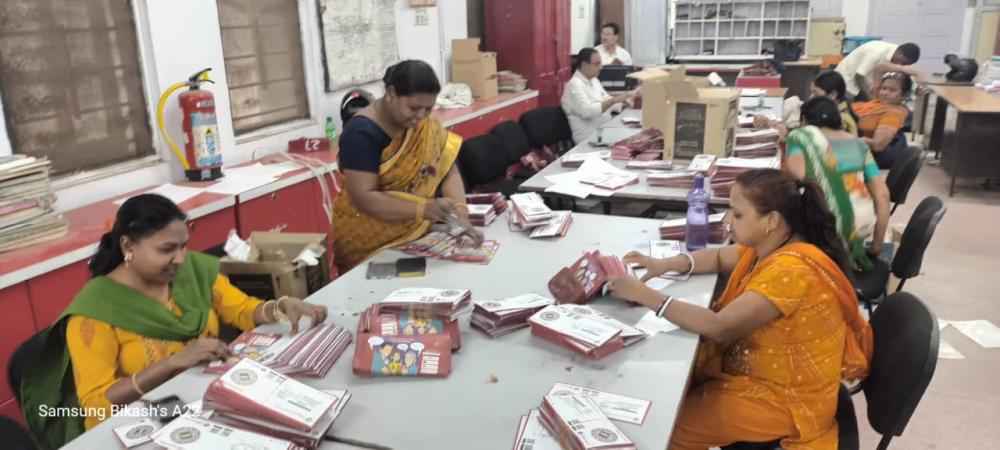 Ranchi-Postal-Division-s-post-office-remained-open-on-Sunday-About-53000-Voter-ID-cards-were-delivered-to-common-citizens-through-post