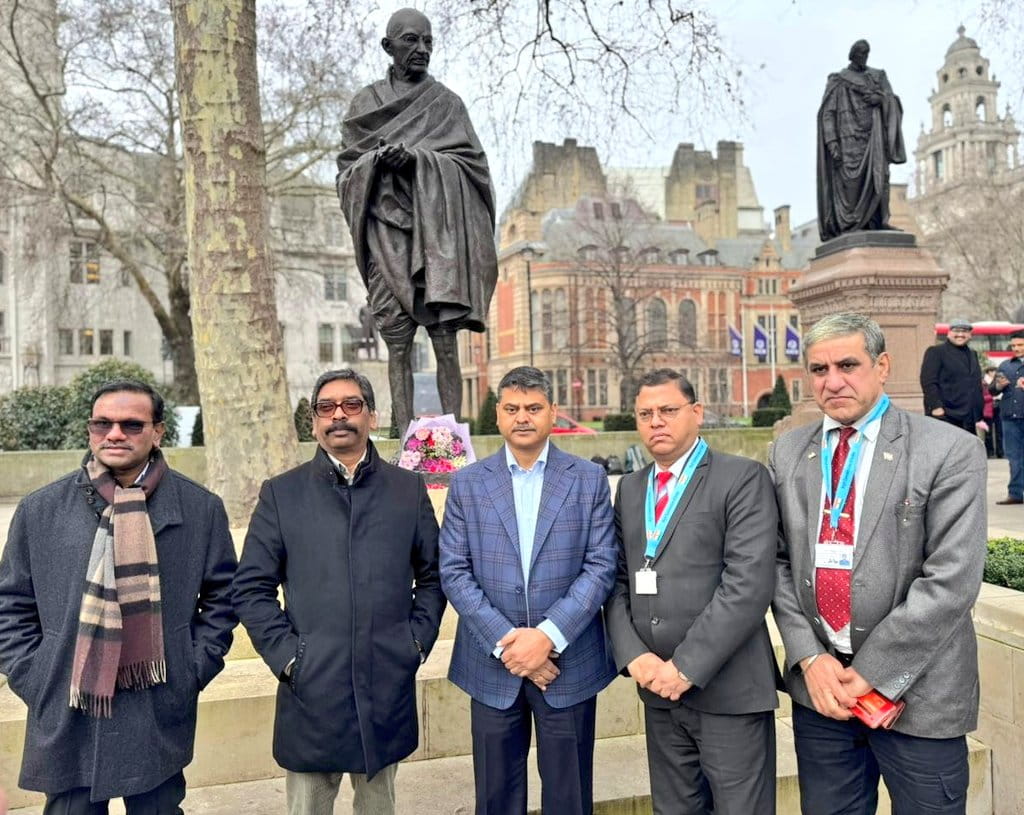 Bapus-ideals-of-truth-non-violence-and-honesty-continue-to-inspire-us-to-provide-purposeful-leadership-serve-society-and-walk-the-path-of-justice-Hemant-Soren