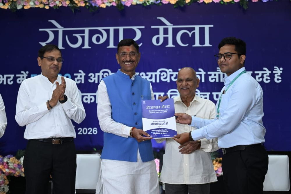 During-the-19th-Rozgar-Mela-in-Ranchi-the-Minister-of-State-for-Defence-handed-over-appointment-letters-to-132-newly-appointed-personnel