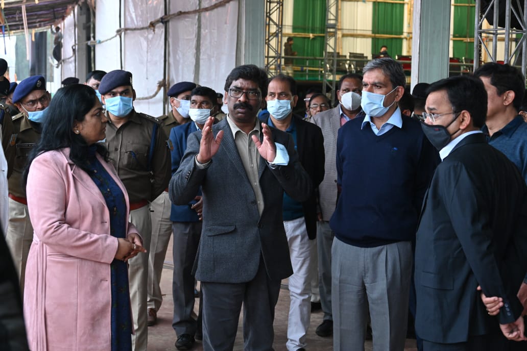 मुख्यमंत्री  पहुँचे मोरहाबादी मैदान, दूसरी वर्षगांठ के अवसर पर 29 दिसंबर को आयोजित होने वाले तैय्यारी का जायजा लिया