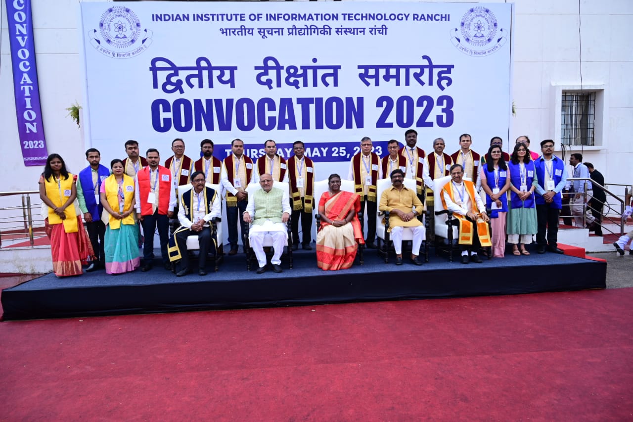 President-Draupadi-Murmu-distributed-medals-and-degree-certificates-among-the-students-at-the-function-organized