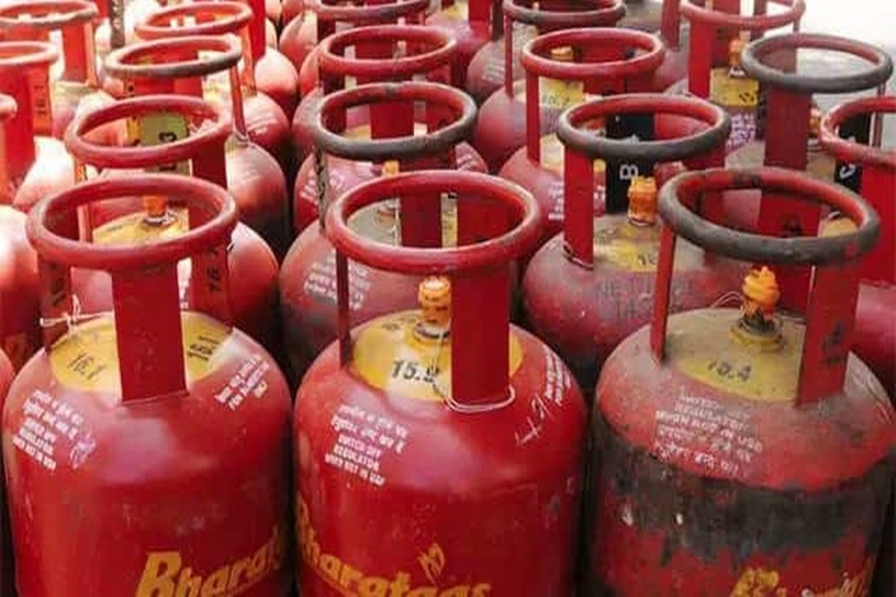 price-of-commercial-gas-cylinder-goes-down-by-rs-95-from-today-giving-relief-to-customers
