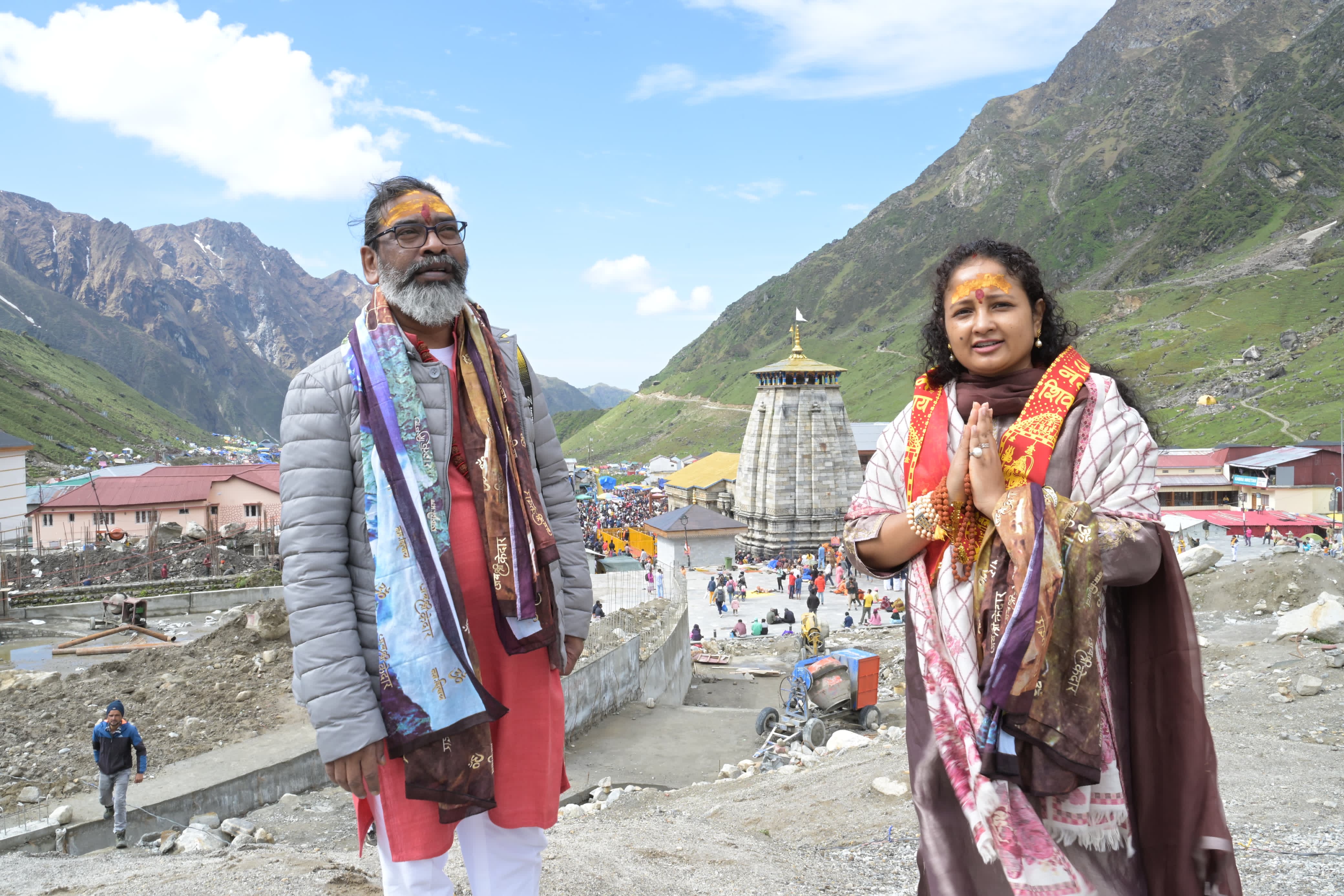 Cm-soren-and-family-offer-prayers-at-kedarnath