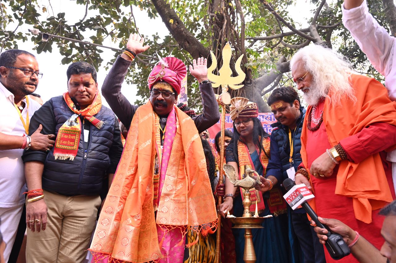 मुख्य मंत्री हेमंत सोरेन ने राँची के ऐतिहासिक पहाड़ी मंदिर पर भव्य शिव बारात को विदा किए
