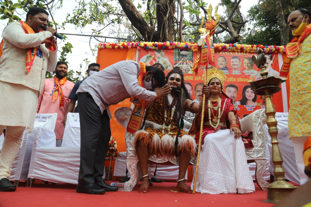मुख्यमंत्री रांची पहाड़ी मंदिर में आयोजित समारोह  श्री शिव बारात में शामिल हुए