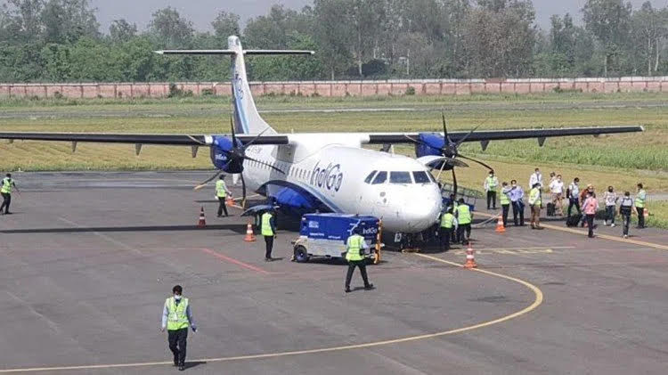 राँची से कोलकाता जा रही इंडिगो की फ्लाइट टेकऑफ के दौरान तेज आवाज सुनाई दी, विमान को उड़ान भरने से रोका गया 