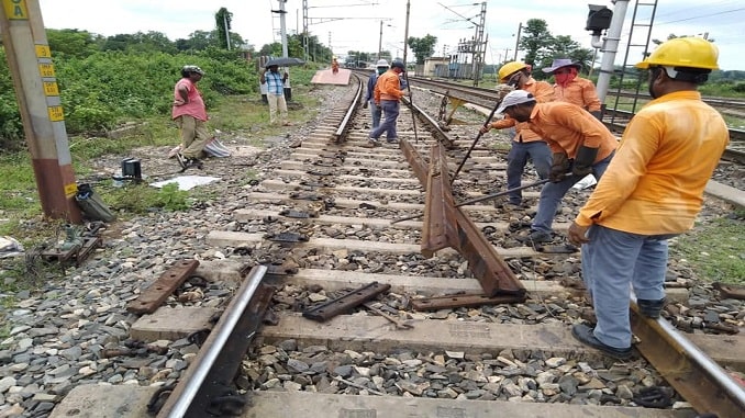 आद्रा रेलवे स्टेशन पर नॉन इंटरलॉंकिंग कार्य की वजह से कई  ट्रेनें रद्द रहेंगी 