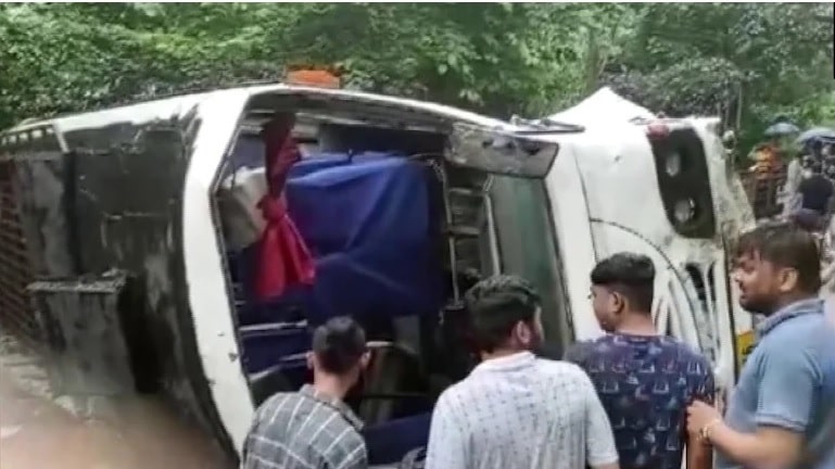 रांची के संत जेवियर्स कॉलेज के 22 स्टूडेंट्स की बस सिक्किम में दुर्घटनाग्रस्त, खराब मौसम के कारण इन्हें एयरलिफ्ट नहीं किया जा सका