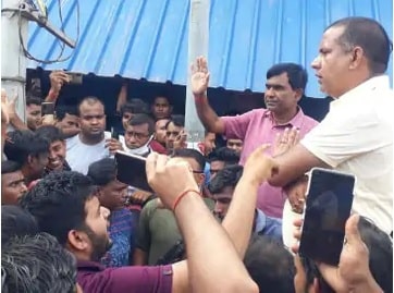 झारखंड में जामताड़ा के व्यापारी को police द्वारा पिटाई के बाद सड़क जाम, हंगामा 