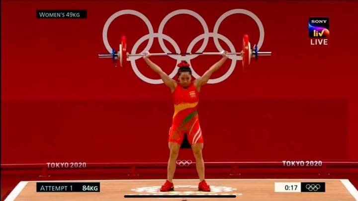 Tokyo Olympics: वेटलिफ्टर मीराबाई चानू ने सिल्वर मेडल जीता 