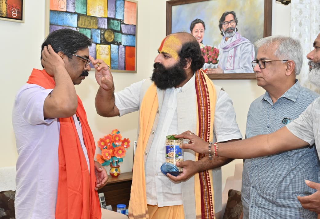 In-view-of-the-Ram-Navami-Festival-various-delegations-paid-courtesy-calls-on-Chief-Minister-Hemant-Soren
