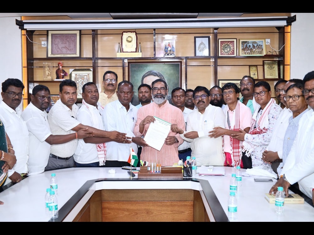A-51-member-delegation-of-Marang-Buru-Bachao-Sangharsh-Samiti-met-cm-Hemant-Soren