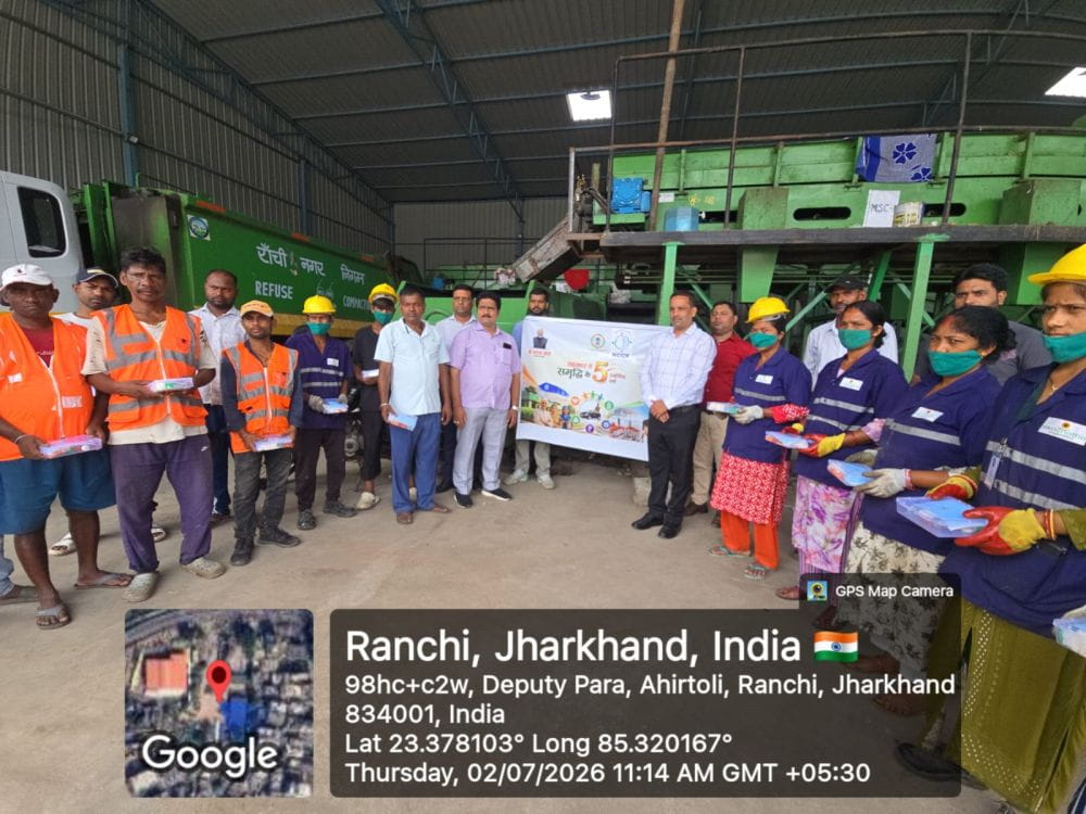 Cooperative-Week-NCCF-Ranchi-distributed-first-aid-kits-among-Ranchi-Municipal-Corporation-sanitation-workers