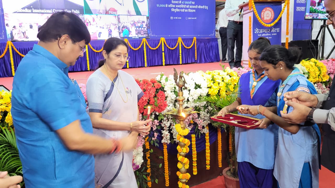 Appointment-letters-were-distributed-to-76-youths-at-a-job-fair-organized-in-Dhanbad-Jharkhand.
