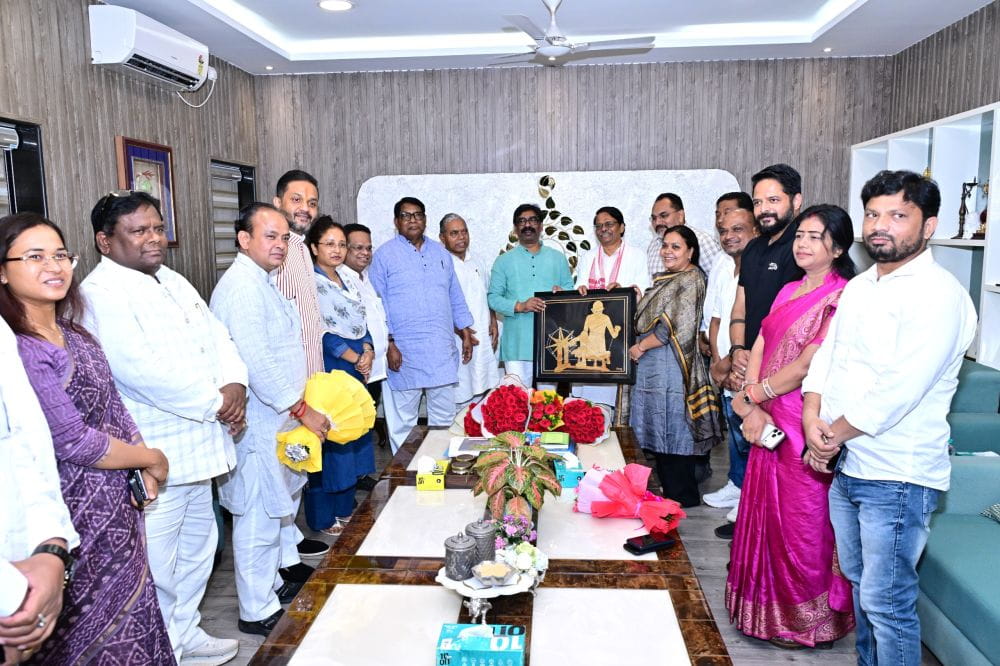 K- Raju-Keshav-Mahto-Kamlesh-and-various-MLAs-met-cm-Hemant-Soren