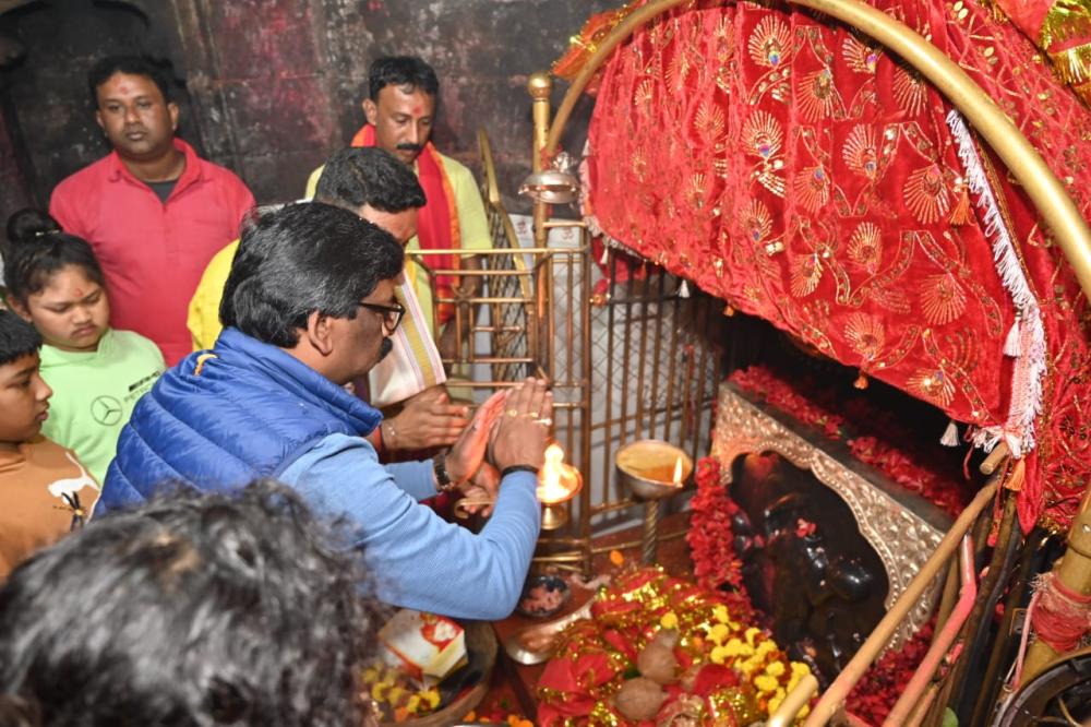 मुख्यमंत्री हेमन्त सोरेन मंदिर यात्रा पर, इस बार सपरिवार रजरप्पा मे माँ छिन्नमस्तिका मंदिर में माता रानी की विधिवत पूजा-अर्चना की