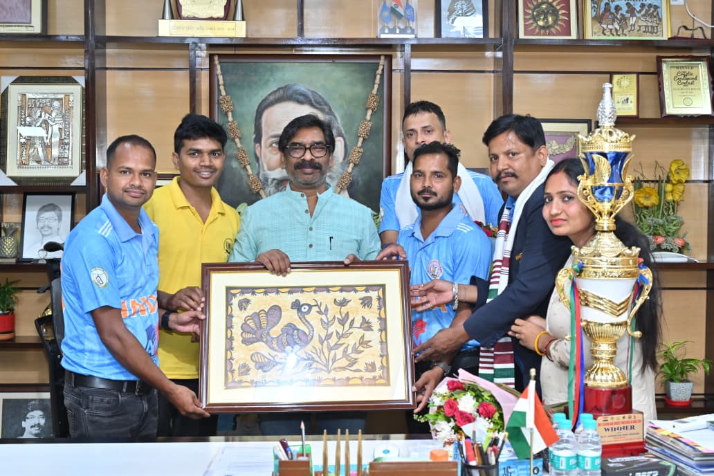 Chief-Minister-Hemant-Soren-congratulated-and-honored-the-players-of-the-Indian-Deaf-Cricket-Team.