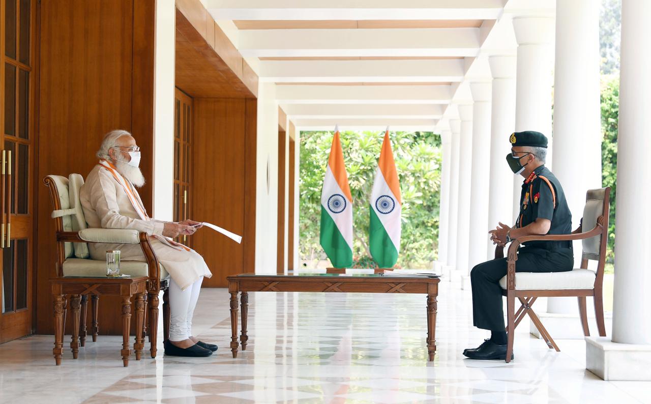 प्रधानमंत्री ने कोविड प्रबंधन के लिए सेना की तैयारियों और पहलों की समीक्षा की