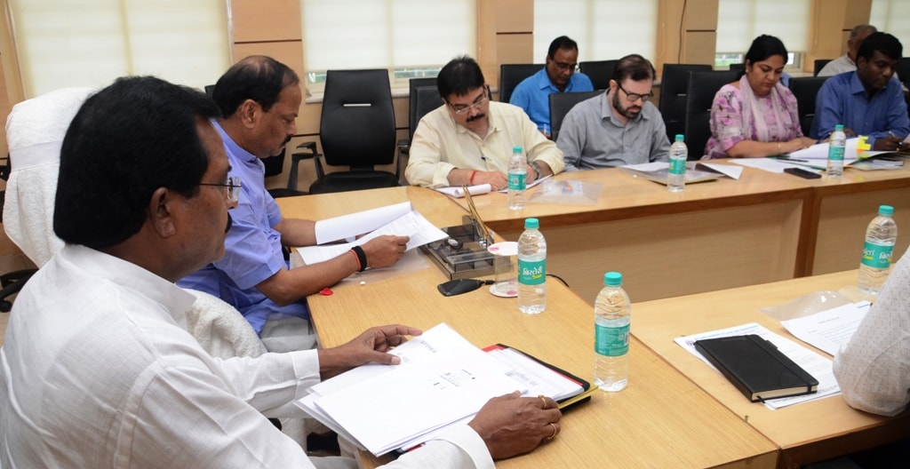 मुख्यमंत्री श्री रघुवर दास ने झारखंड माटी कला बोर्ड की समीक्षा की