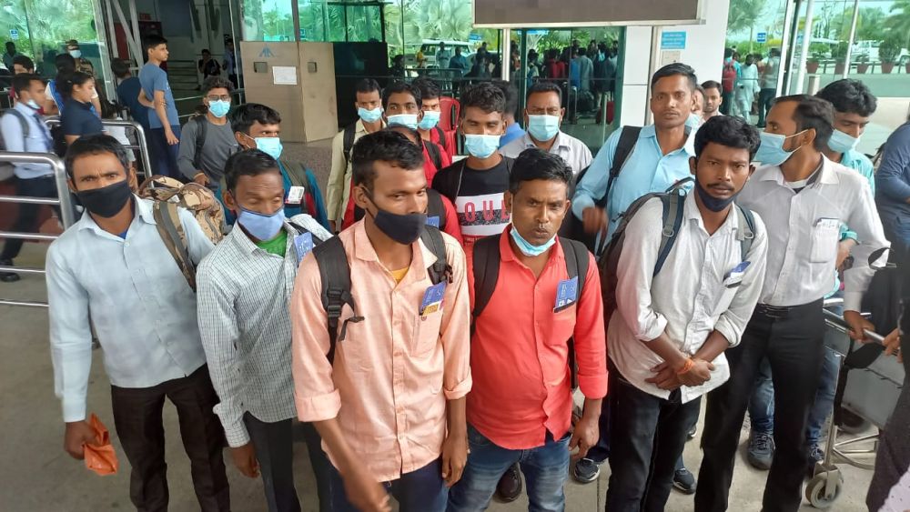श्रीलंका में फंसे झारखंड के 19 श्रमिकों की हुई घर वापसी
