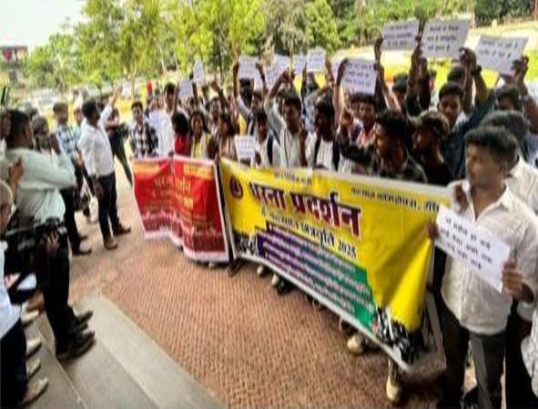 Chhatrahit-Sarvopri-Manch-protests-against-departmental-negligence-in-e-Kalyan-Scholarship