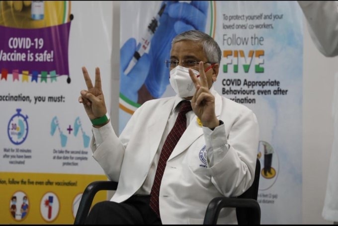<p>“The COVID vaccine is safe and immunogenic",opined Dr. Randeep Guleria, Director,AIIMS,New Delhi,  after taking the second dose at AIIMS on Wednesday.</p> 
