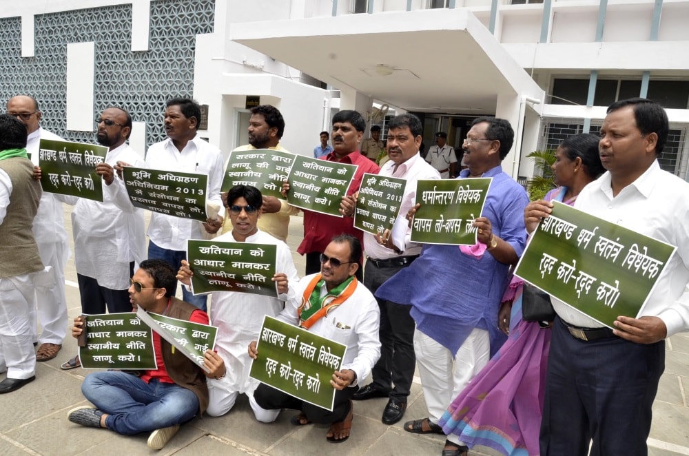 <p>Some members of the Opposition hold placards and raise slogan against the Anti Conversion Bill in assembly yesterday</p>
