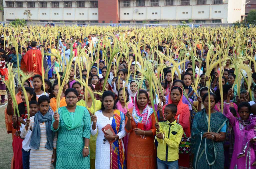 <p>Christian devotees participate in a procession on the occasion of "Palm Sunday",  signaling the start of the Holy Week in Ranchi on Sunday.</p>
