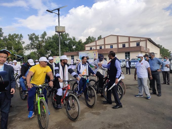 <p>Union Minister of State for Petroleum & Natural Gas Rameswar Teli participated in Cyclothon to promote energy conservation in Manipur.</p>
