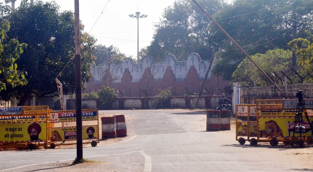 <p>An outside deserted view of Birsa Munda central jail  at Hotwar in Ranchi on Tuesday.</p>
