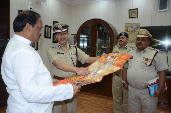 <p>Jharkhand Fire Brigade personnel handed over and displayed poster connected with Fire Brigade details before Chief Minister Raghubar Das inside his official residence in Ranchi…