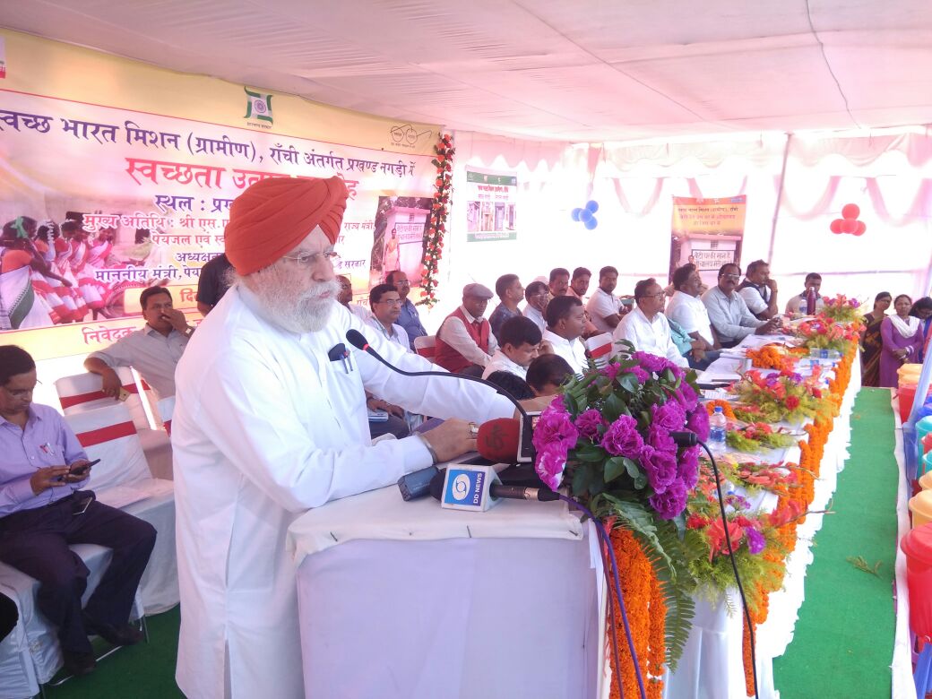 <p>Union Minister of State, S. S. Ahluwalia took part in a programme 'Swwachta Utsav' organised at Nagri block under ranchi district on Friday.</p>
