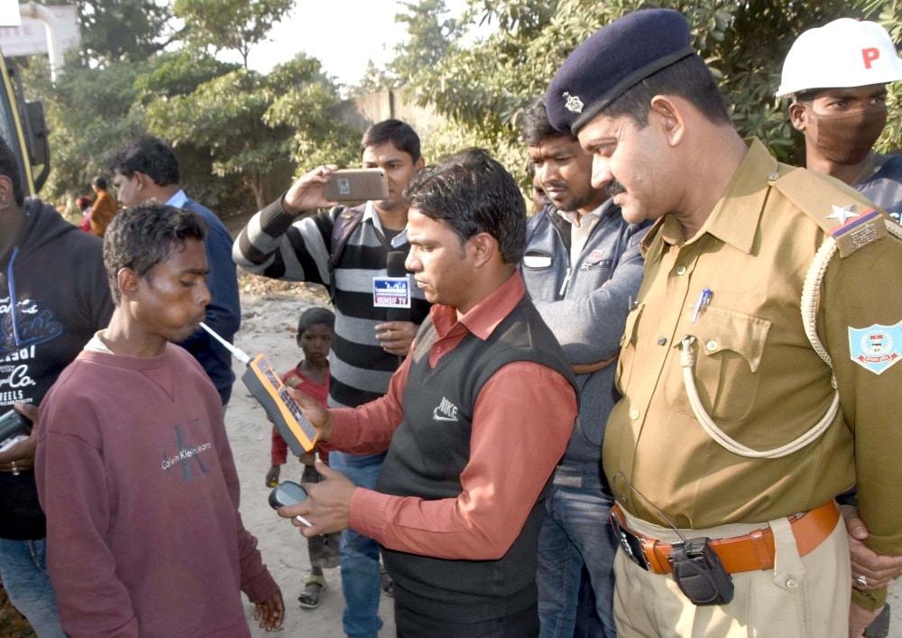 <p>Traffic police personnel conducts checking drive against drunk driving in Ranchi on Sunday.</p>

