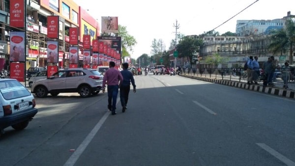 <p>The Main Road in front of GEL Church market looked vehicle free after tension gripped Ranchi.</p>
