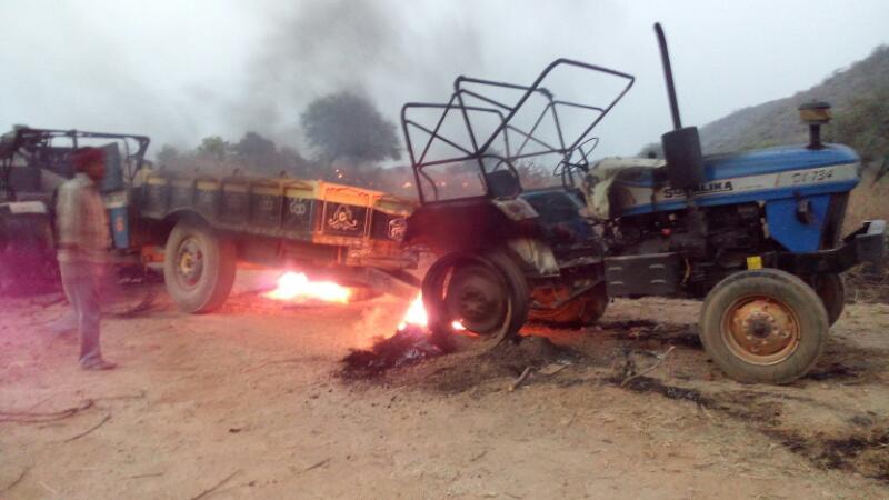 <p>Charred Tractors and JCBs  by CPI Maoists during a road construction work,  at Saraiya village under Pipra Police station in Palamau, Jharkhand on Thursday.</p> 
