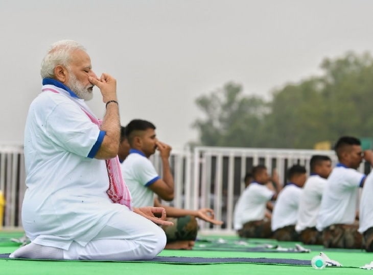 <p>Modi wins the heart of Yoga pandits. While leading over 30,000 people, Prime Minister Narendra Modi did 13 Yog Asanas. Prior to doing Yoga, he observed that 'healthy people…