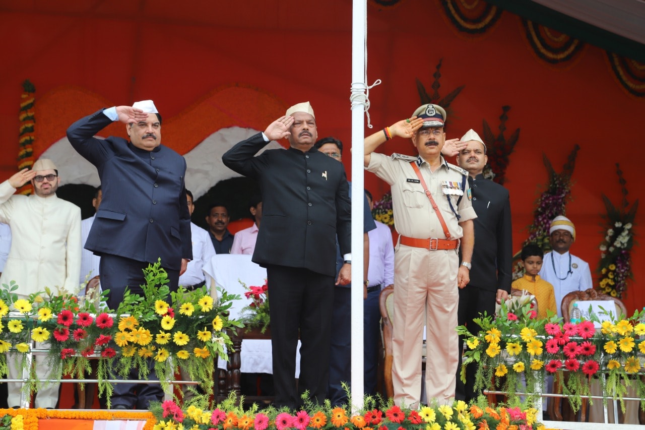 <p>72वें स्वतंत्रता दिवस के अवसर पर मुख्यमंत्री रघुवर दास ने आज दिनांक 15/08/2018 को रांची के मोरहाबादी मैदान में झंडोत्तोलन किया |</p>
