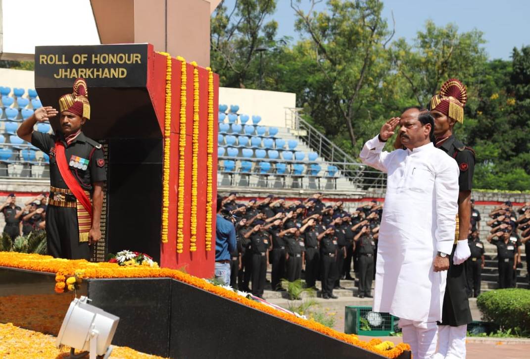 <p>मुख्यमंत्री रघुवर दास ने पराक्रम पर्व सर्जिकल स्ट्राइक दिवस के अवसर पर वार मेमोरियल दीपा टोली, रांची में भारतीय सेना के अदम्य पराक्रम और शौर्य के प्रति नमन करते हुए कहा कि वीरता…