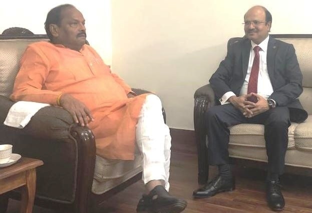 <p>Mr. Shashi Shankar, Chairman of ONGC met the Jharkhand Chief Minister Raghubar Das in New Delhi on Friday. It was a courtesy call..</p>
