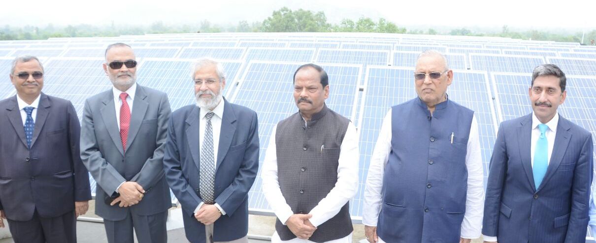 <p>Jharkhand Chief Minister Raghubar Das today inaugurated  a new Roof Top Solar Power Plant at Civil Court,Garhwa.</p>
