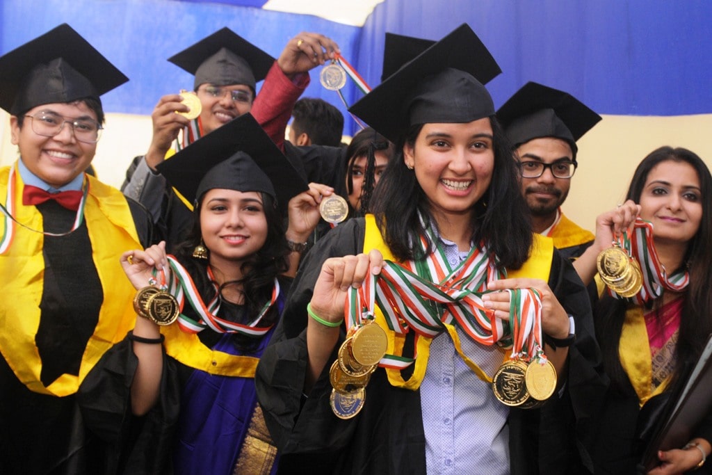 <p>Ruha Khurshid (C) shows her 13 Gold medals during the 2nd Annual Convocation of the National University of Study & Research in Law (NUSRL) in Ranchi on Saturday.</p>…